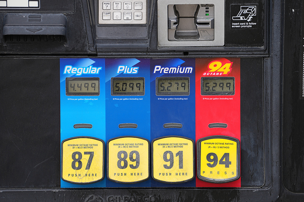 Gasoline prices at a filling station in Philadelphia, the United States, Friday, March 27, 2026. /VCG