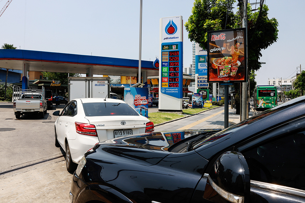 Vehicles queue at a petrol station in Bangkok, Thailand, on March 26, 2026. /VCG