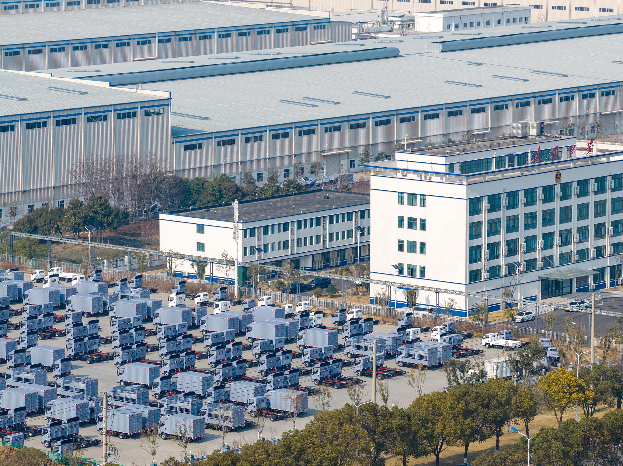 An exterior view of BYD's production base for new energy trucks in Huai'an, Jiangsu Province, March 14./ VCG