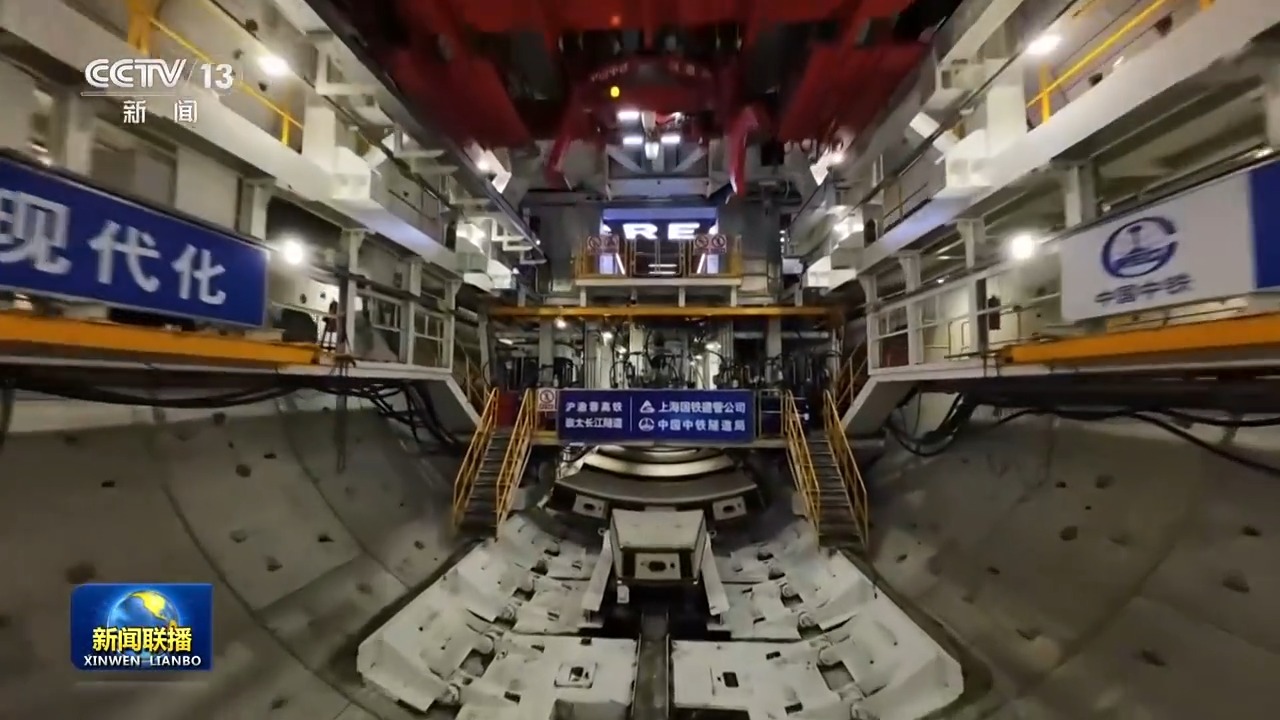 The interior of the shield tunneling machine 