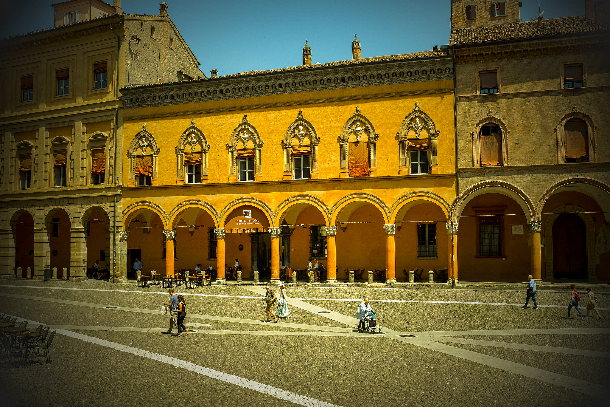 Tourists and locals walk through Santo Stefano Square in Bologna, Italy, June 26, 2025. /VCG