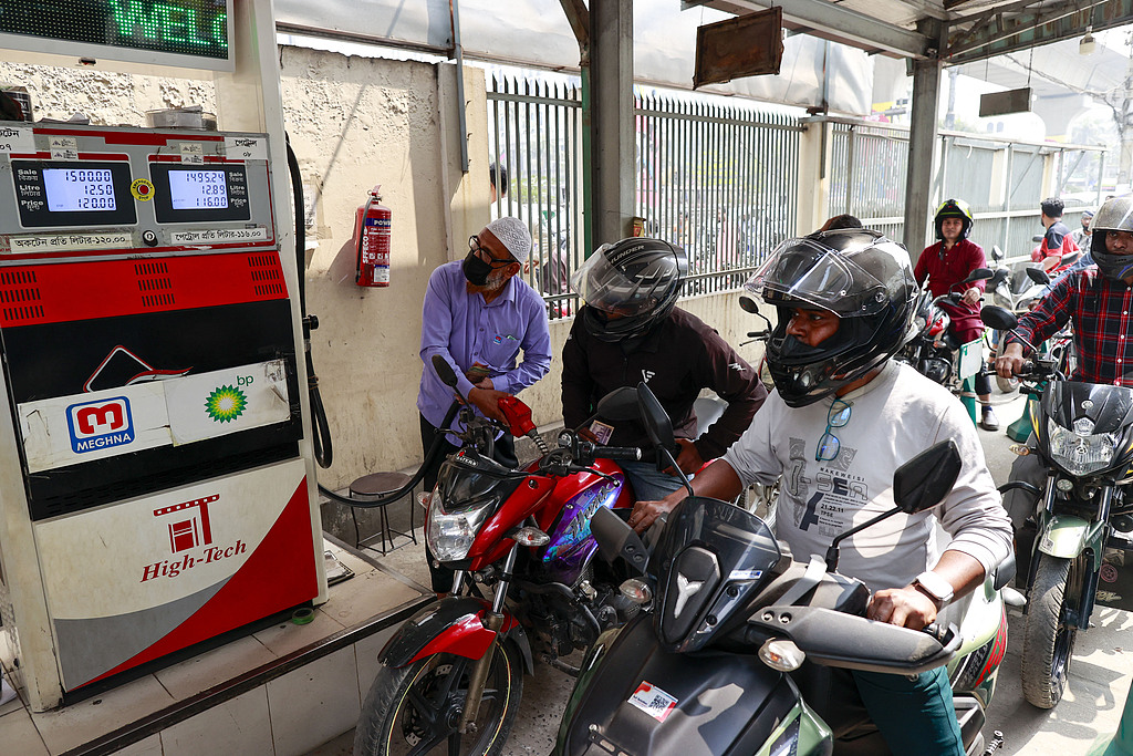 Motorcyclists queue at a gas station to purchase fuel in Dhaka, Bangladesh, March 6, 2025. /CFP