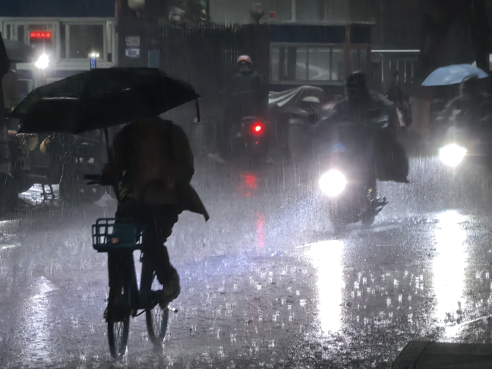 Guangzhou, capital of southern China's Guangdong Province is hit by heavy rainstorms on the morning of March 30, 2026. /VCG