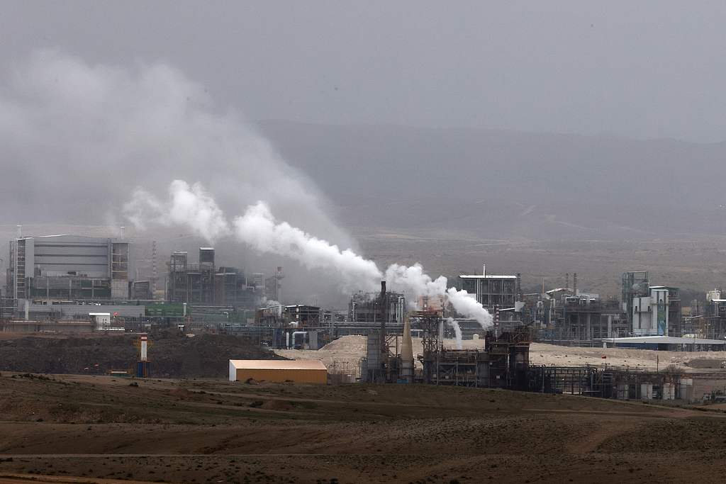 Smoke rises over the facility in the Ramat Hovav industrial zone south of Beersheba in southern Israel, March 29, 2026. /VCG
