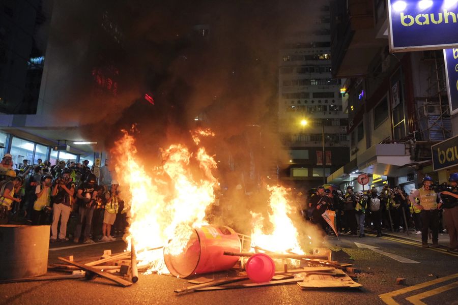 Violent radicals set fires after blocking a road in Causeway Bay, south China's Hong Kong, August 4, 2019. /Xinhua