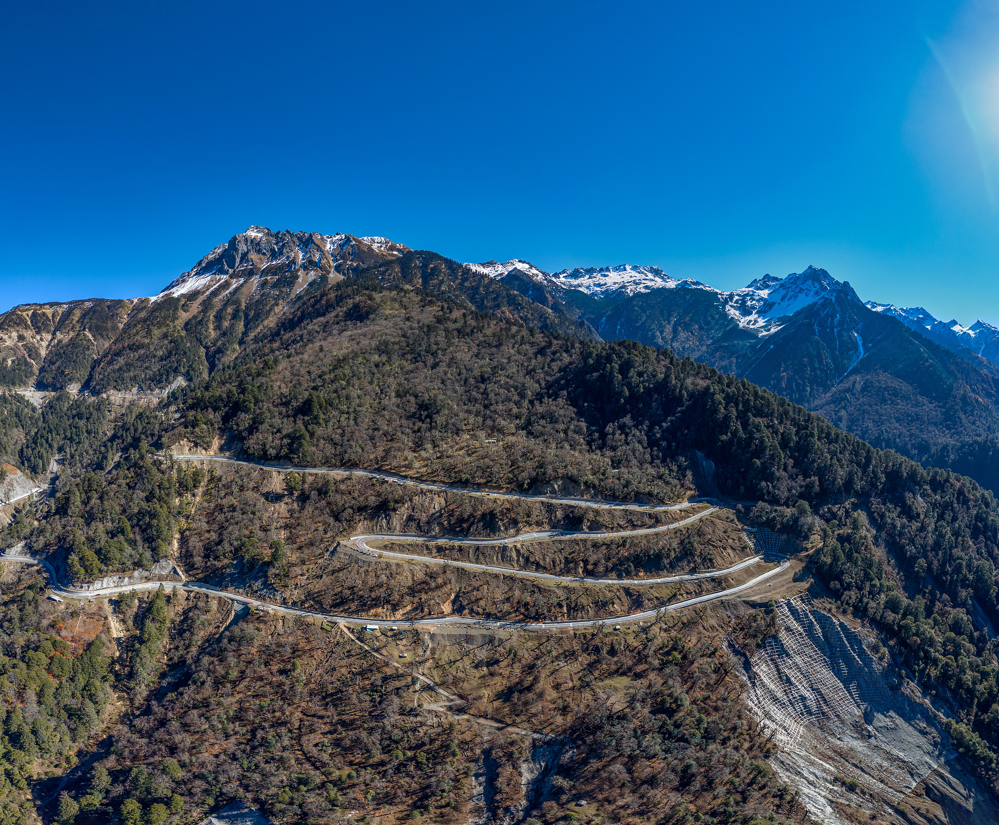 An aerial view of the winding mountain road in Pengdang Township, Gongshan County, November 27, 2025. /VCG