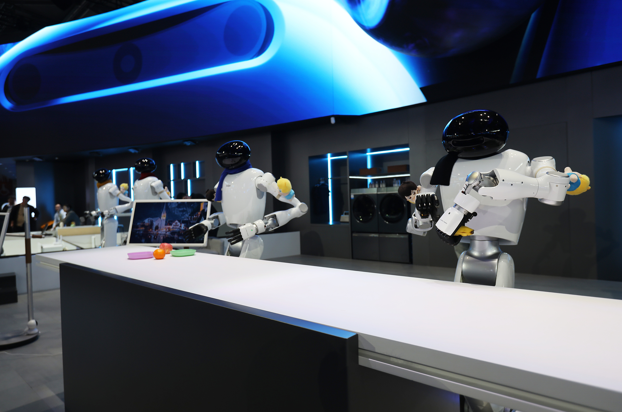 Haier's household humanoid robots are on display during the 2026 Appliance & Electronics World Expo in Shanghai, China, March 12, 2026. /VCG