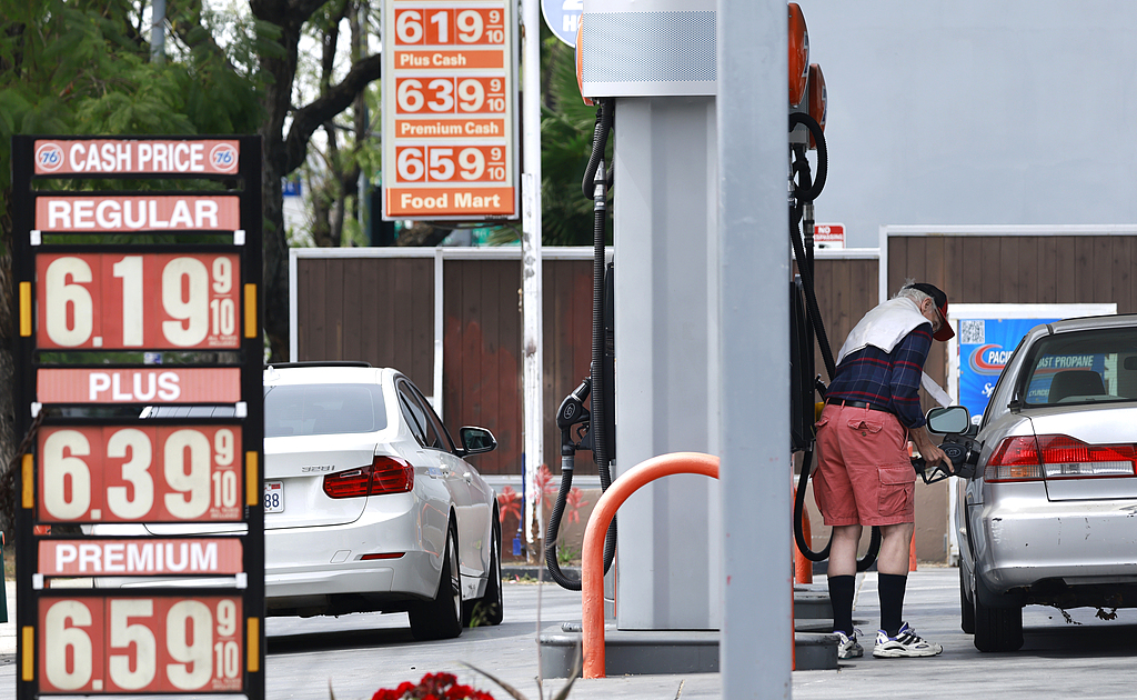 A board shows that the price of one gallon of regular self-service gasoline rose to $6.19 from $4.69 one month ago amid the ongoing Iran war, Los Angeles, California, the United States, March 30, 2026. /VCG