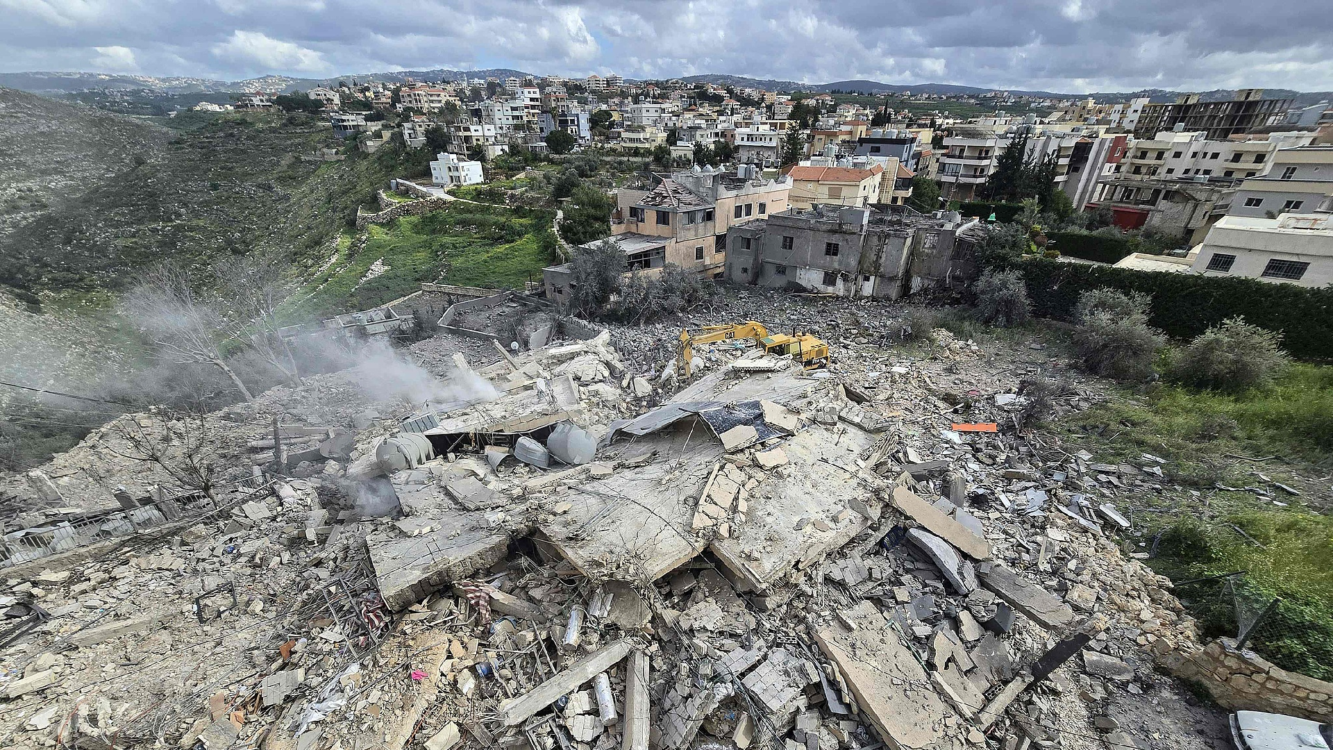 Live view of Israel-Lebanon border, southern Lebanese village