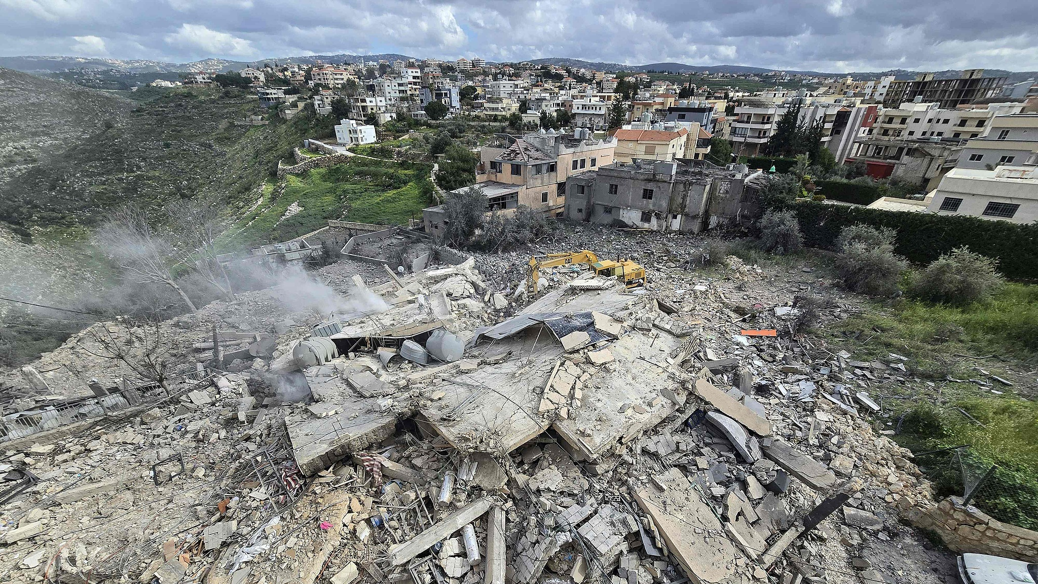 Live view of Israel-Lebanon border, southern Lebanese village