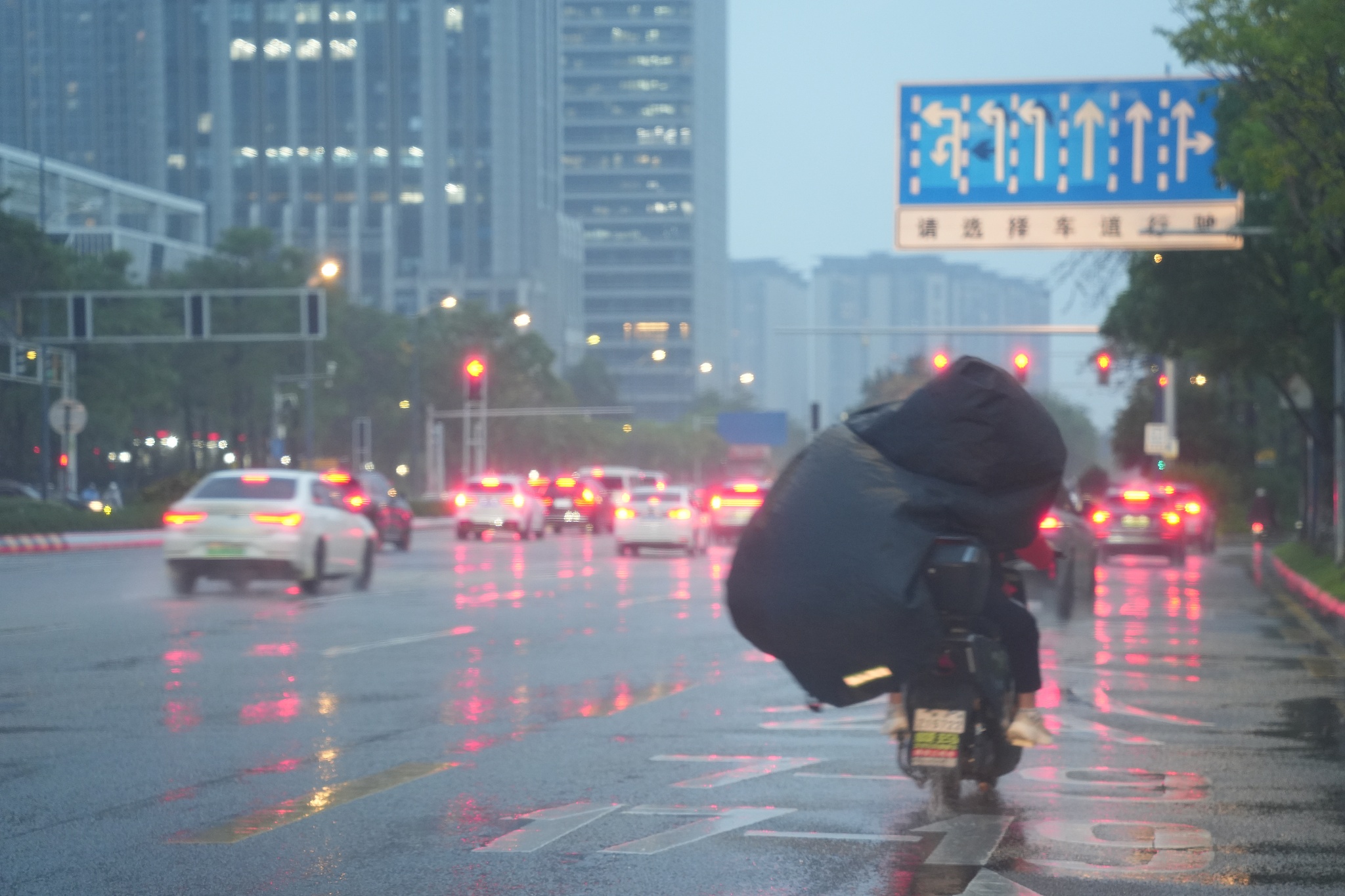 Severe convective weather hits Foshan, Guangdong Province, south China, March 31, 2026. /VCG