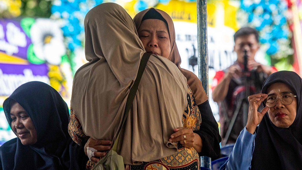 Supinah (centre R), mother of Indonesian soldier Farizal Rhomadhon, a United Nations Interim Force in Lebanon personnel who was killed in an artillery attack in Lebanon, is comforted a day after his death at her home in Kulon Progo, Yogyakarta, March 31, 2026. /VCG