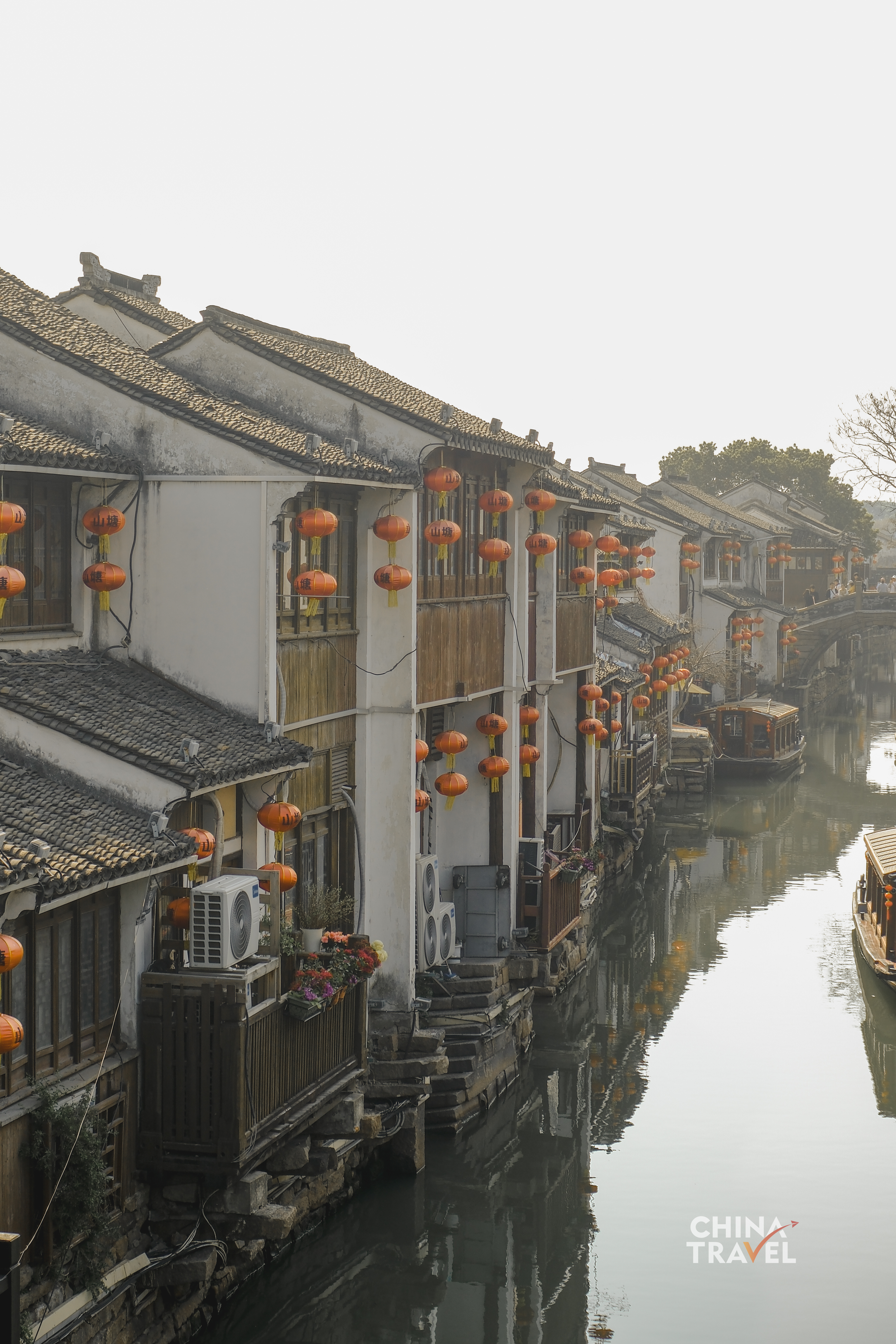 Along Suzhou's quiet canals, lantern-lit houses and wooden boats reflect a slower rhythm of life shaped by water. /CGTN