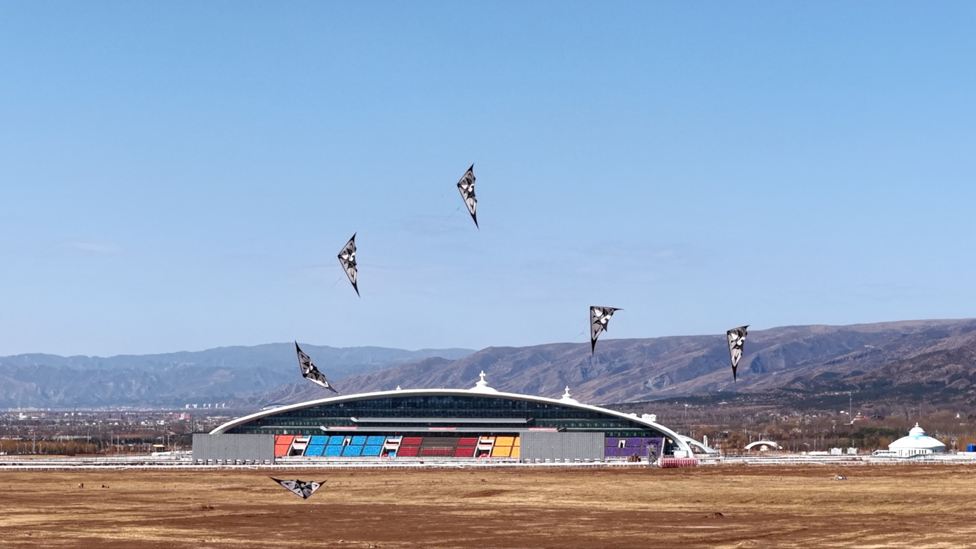 Sport kites energize Hohhot's kite art season