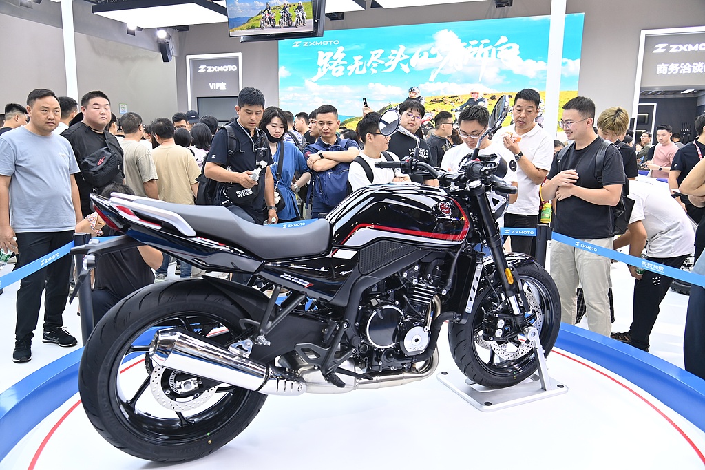 Visitors look at a motorcycle during the 23rd China International Motorcycle Expo, southwest China's Chongqing Municipality, September 20, 2025. /VCG