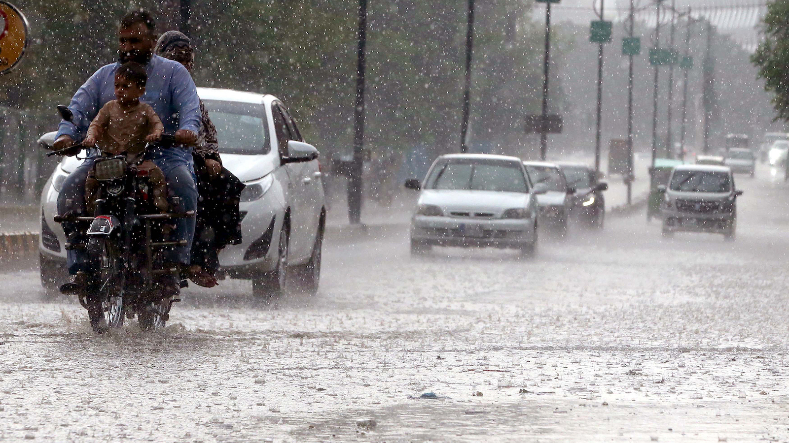 25 killed, dozens injured as heavy rains hit NW Pakistan