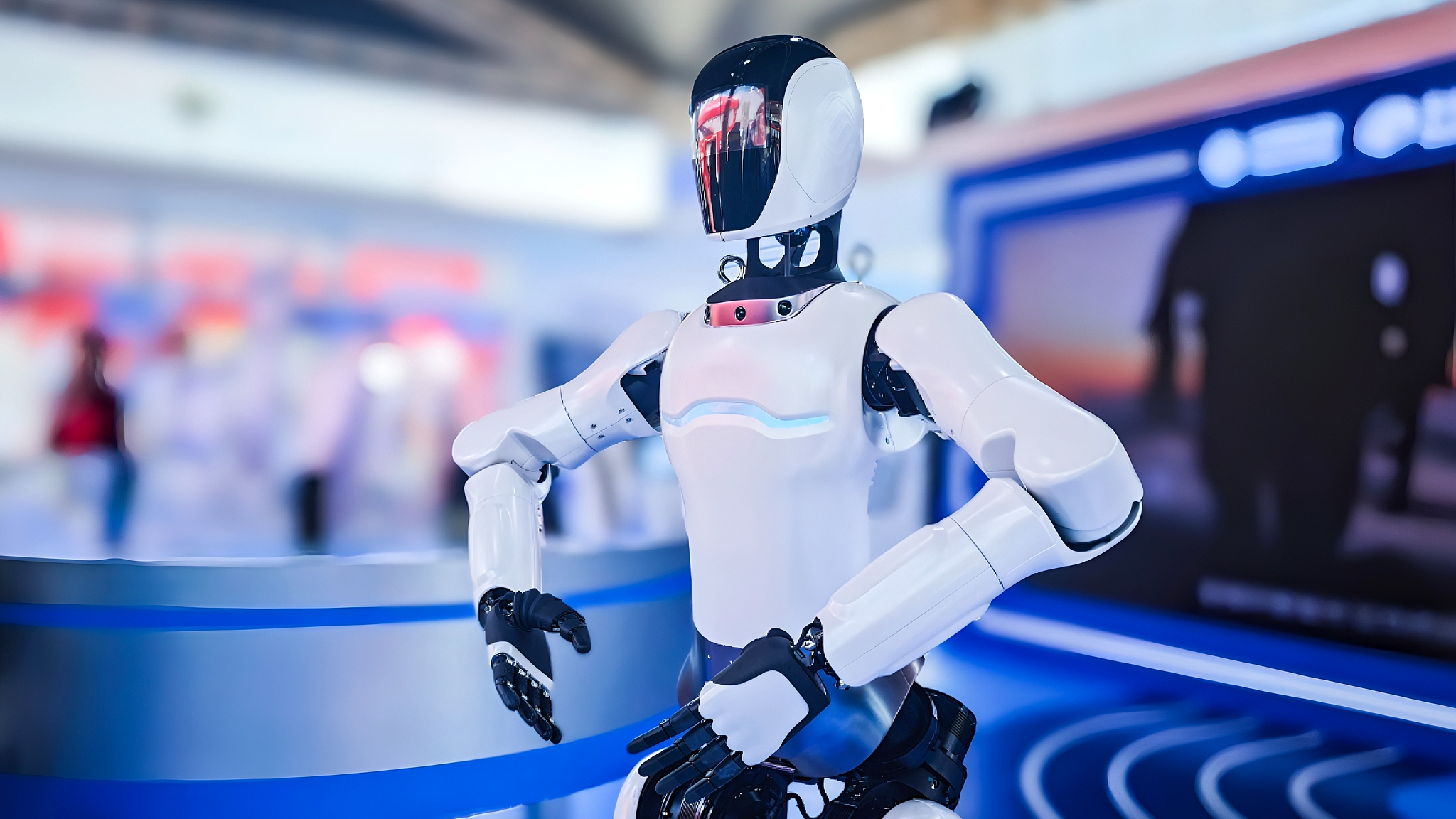 From 1 to 100: The race to commercialize AI in the attention economy