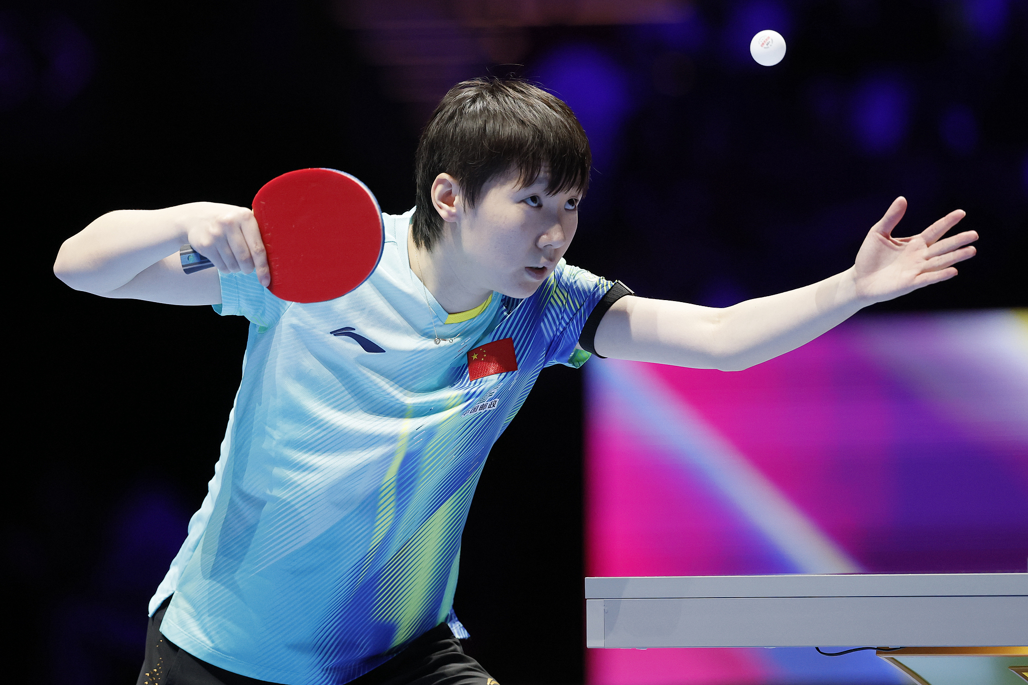 Wang Manyu of China serves against Mima Ito of Japan in a women's singles round of 16 match at the ITTF Men's and Women's World Cup in China's Macao SAR (Special Administrative Region), April 2, 2026. /VCG
