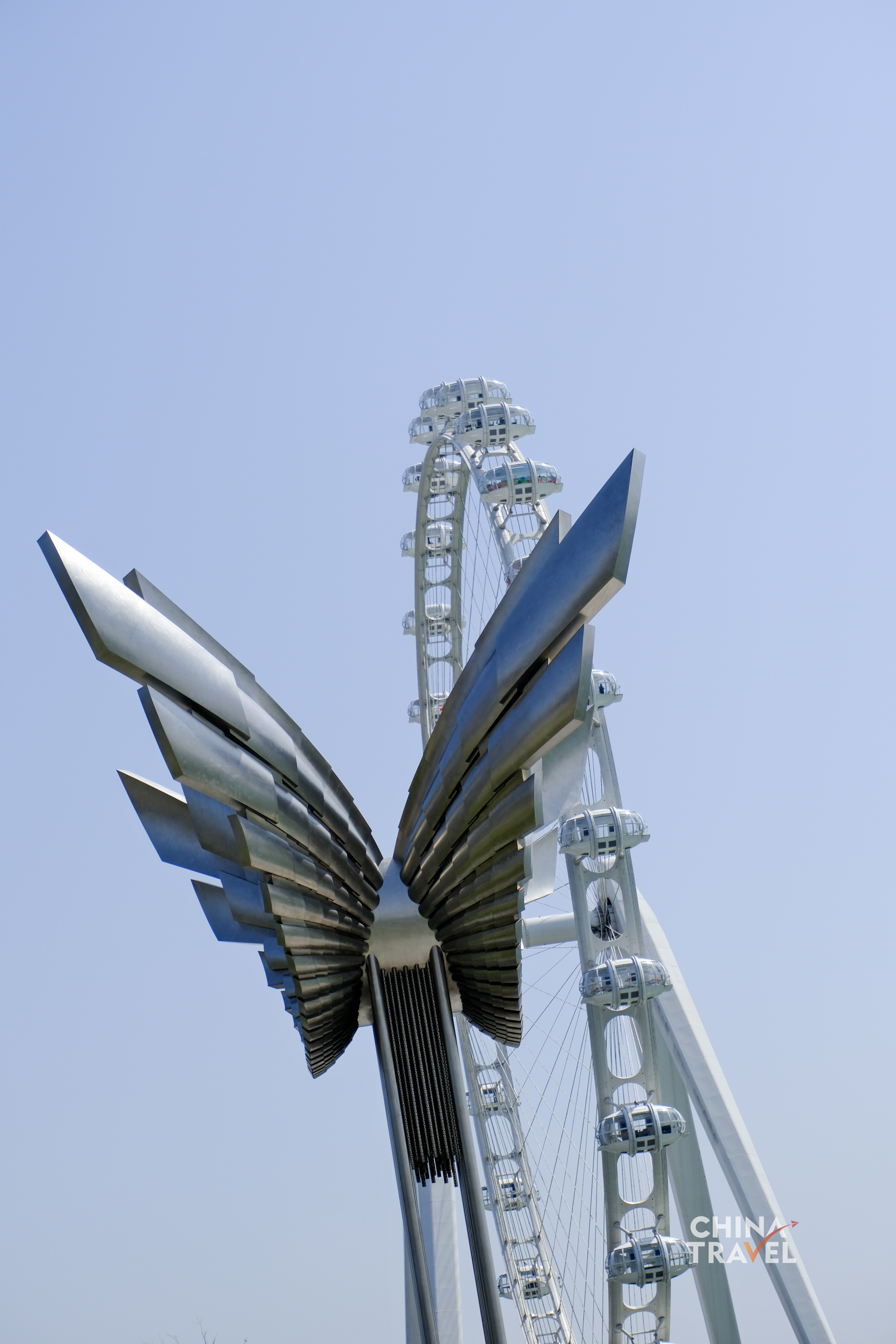 Glass and steel frame the sky, shaping a modern skyline where structure meets light. /CGTN