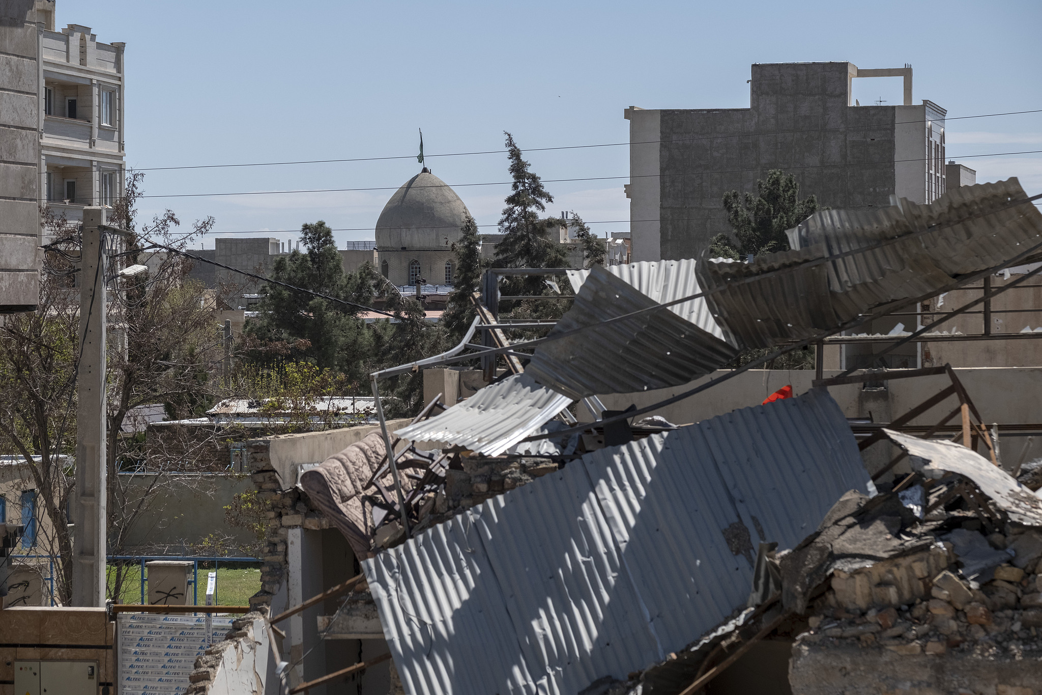 A view of a mosque near a residential area affected on March 9 during the United States-Israeli military operations in the city of Karaj in Alborz province, several kilometers west of Tehran, Iran. /VCG