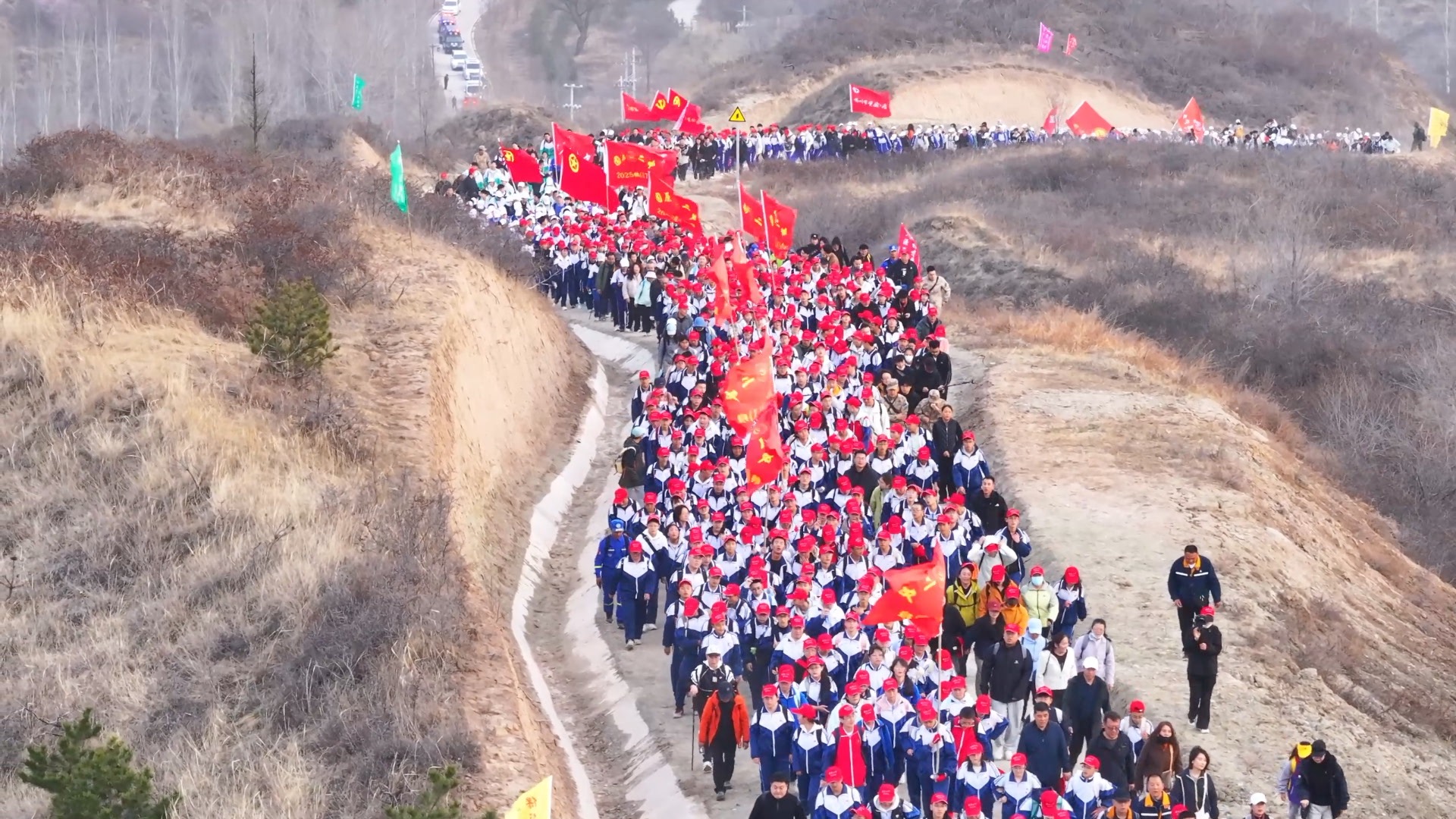 Students walk 54km to honor fallen heroes, 90 years after Long March