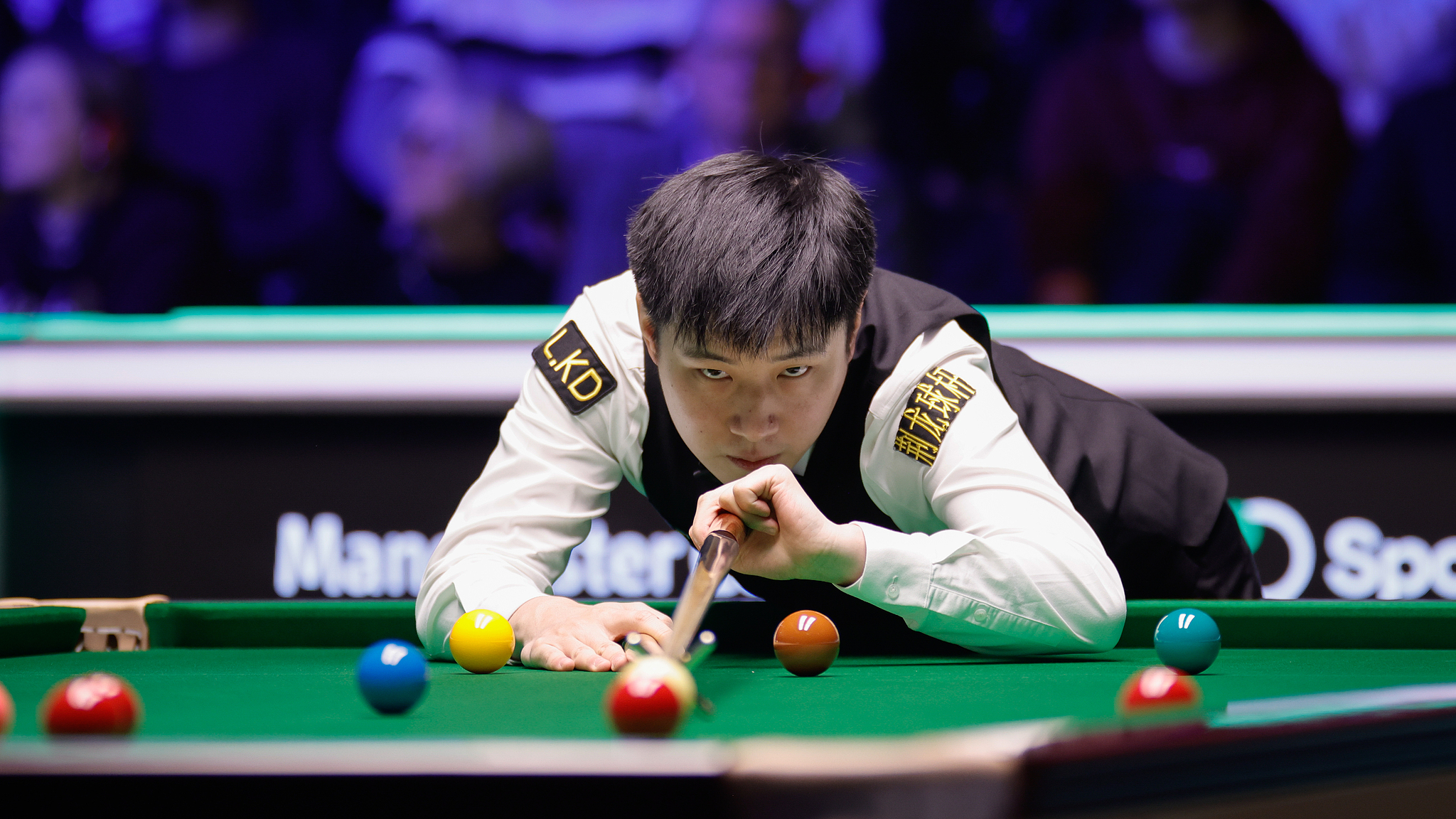 Zhao Xintong routs Higgins 10-1 to reach Tour Championship final