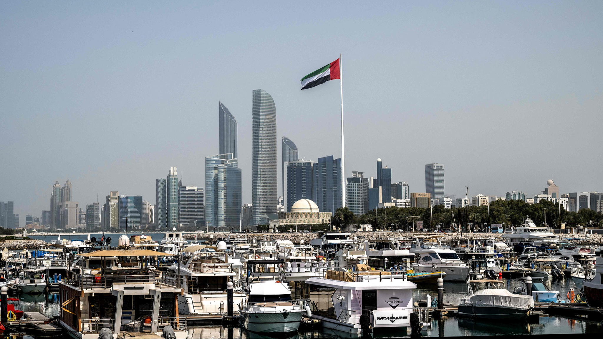 The United Arab Emirates flag flutters against the backdrop of the Abu Dhabi Skyline following a reported Iranian strike on March 1, 2026. /VCG