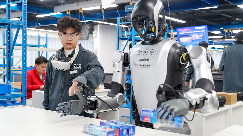 China unveils e-commerce guidelines to advance the real economy