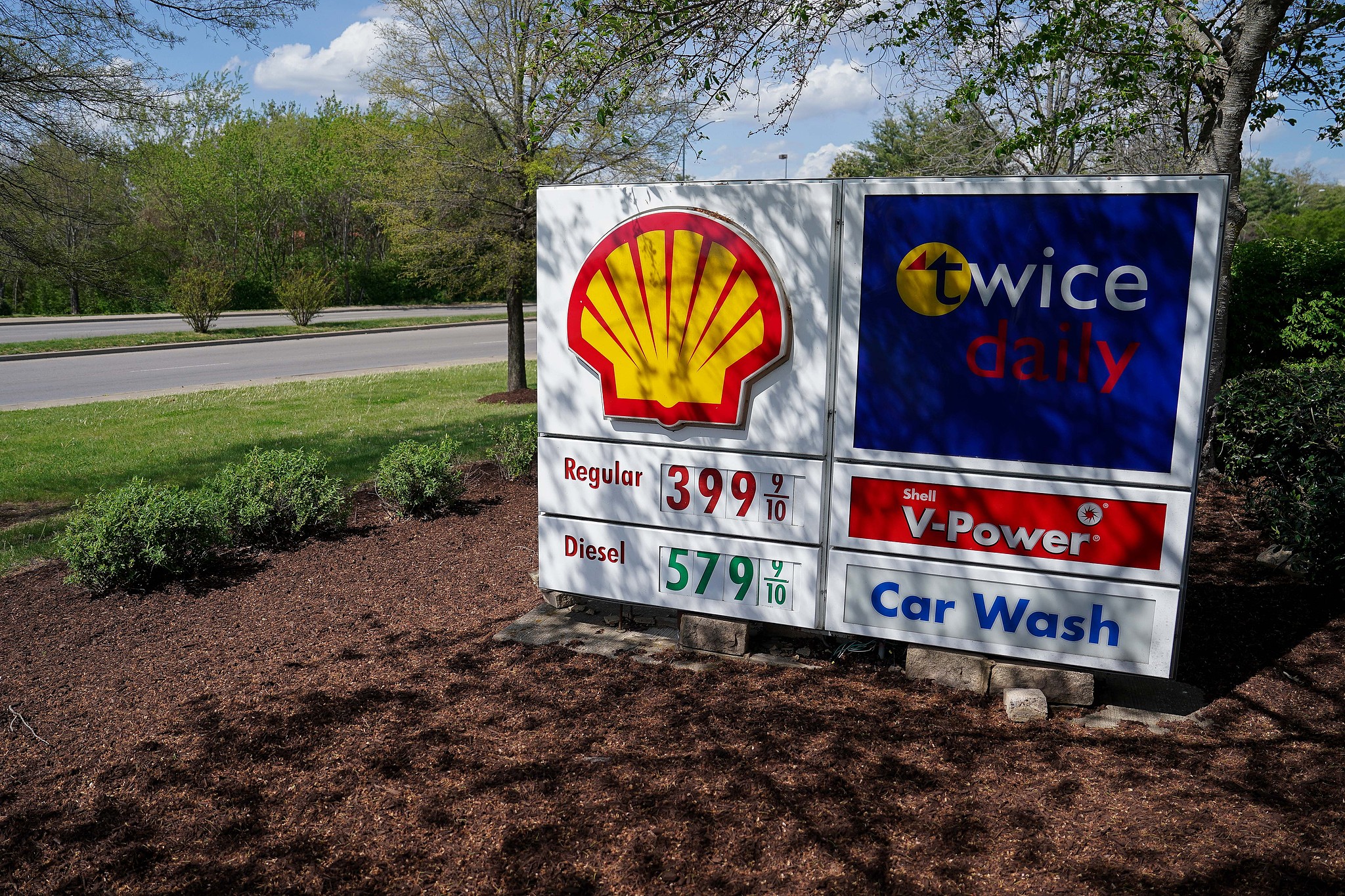 Gas prices are displayed in Brentwood, Tennessee, on April 3, 2026. Prices have fluctuated in recent weeks. /VCG