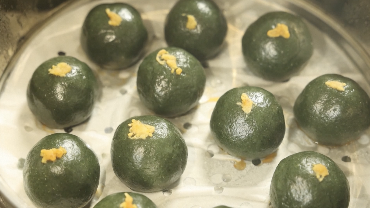 People celebrate Qingming Festival through various folk customs