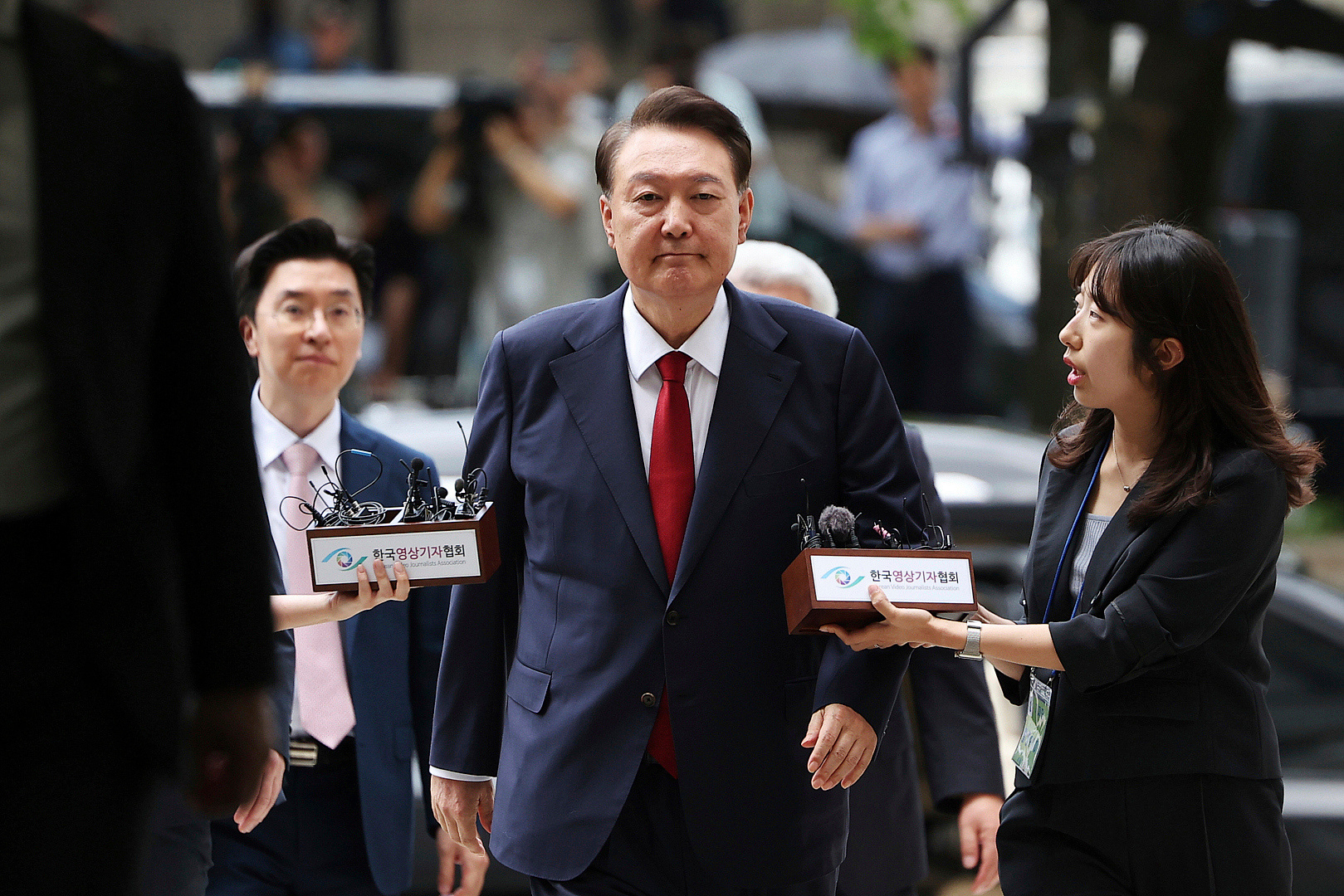 A file photo of former South Korean President Yoon Suk-yeol (C), arriving at a court to attend a hearing to review his arrest warrant requested by special prosecutors in Seoul, South Korea, July 9, 2025. /VCG