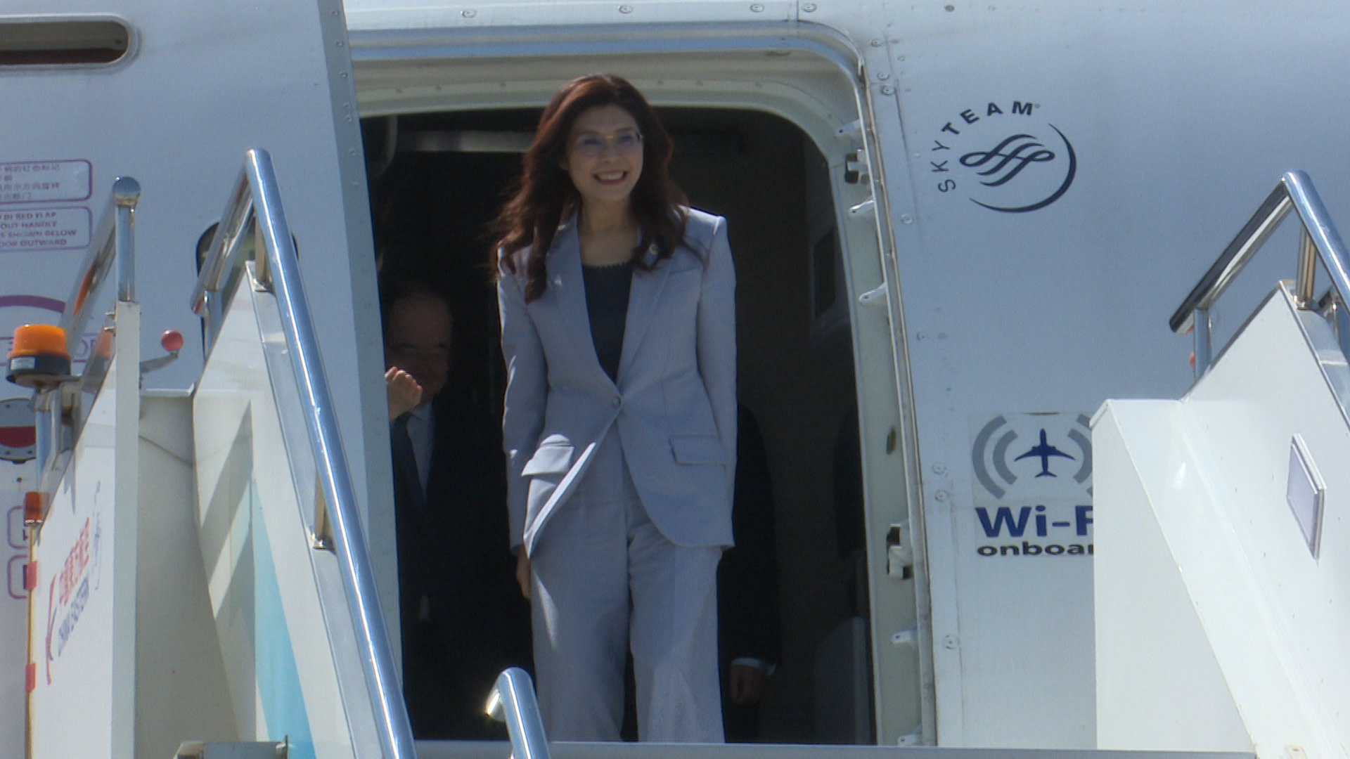 Cheng arrives in Shanghai, kicking off the KMT delegation's mainland visit