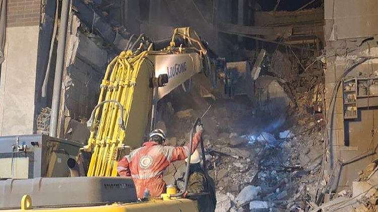 Live: Escalating US-Iran tensions ahead of looming deadline