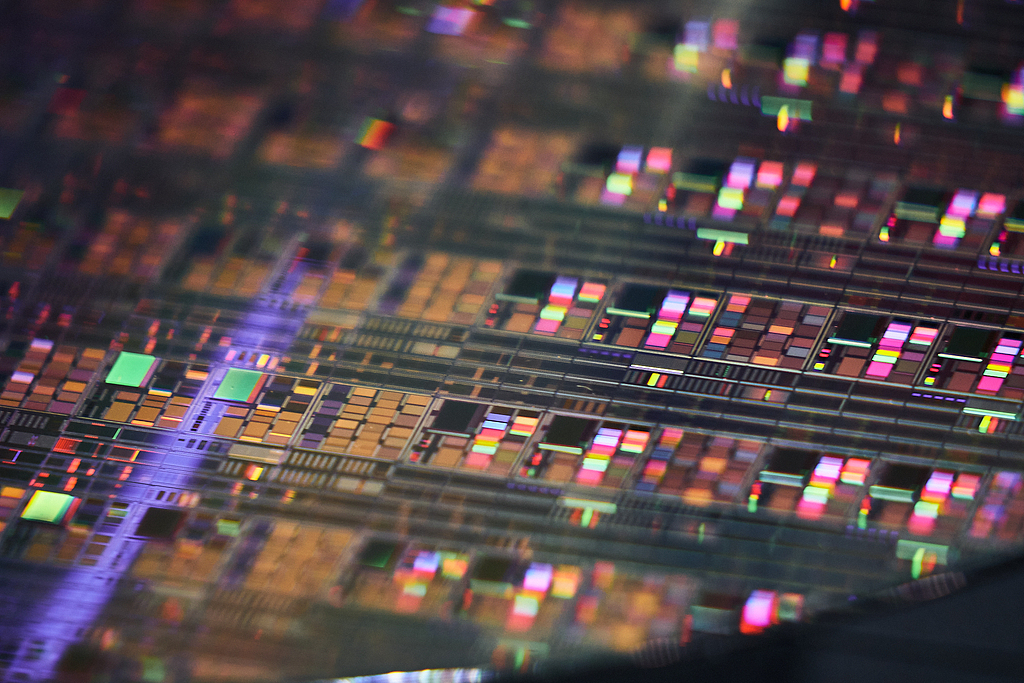 A wafer displayed at the Semicon Taiwan exhibition in Taipei, China's Taiwan region, September 10, 2025./ VCG