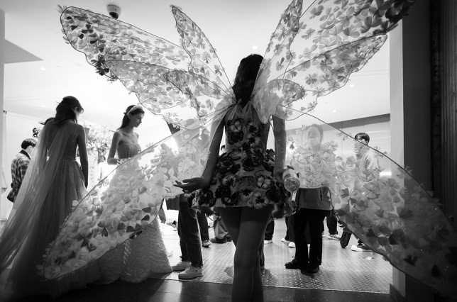 Shanghai Fashion Week, which runs until mid-April, is a bridge linking Chinese designers with international markets. /VCG