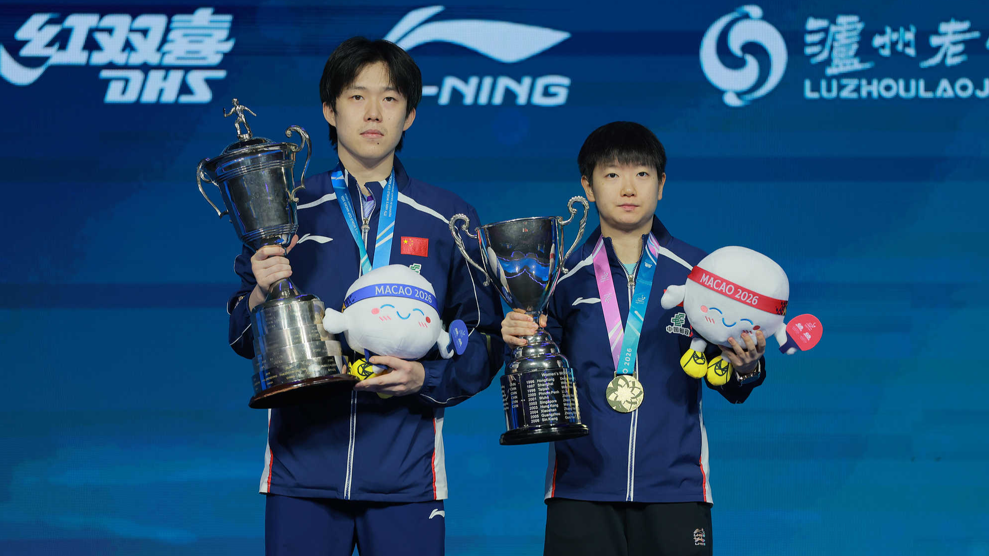 China's Wang Chuqin and Sun Yingsha receive their trophies during the ITTF Men's and Women's World Cup finals at Macau Galaxy Arena, Macau SAR, China, on April 5, 2026. /VCG