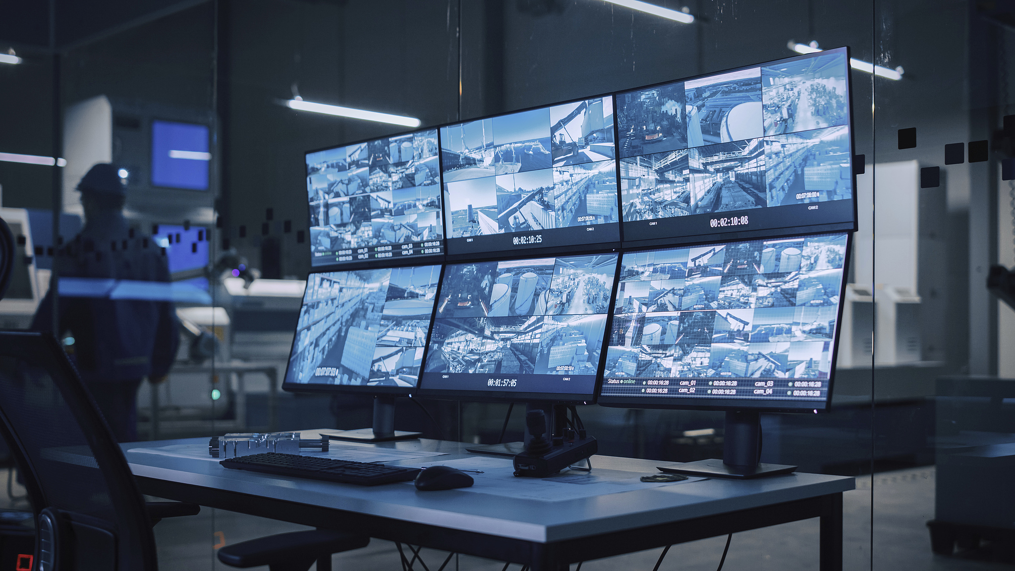 A centralized control room for end-to-end manufacturing oversight. /VCG