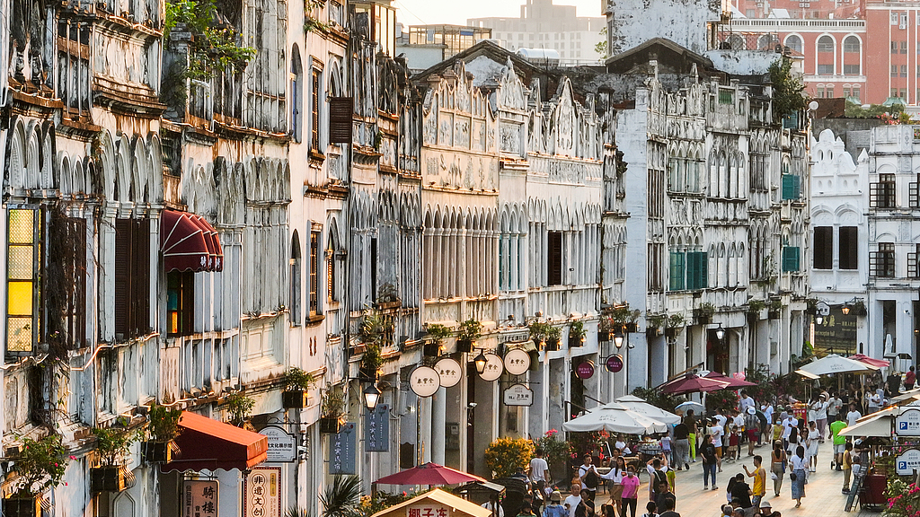 Live: Haikou Arcade Street, a historical, cultural block in south China's Hainan