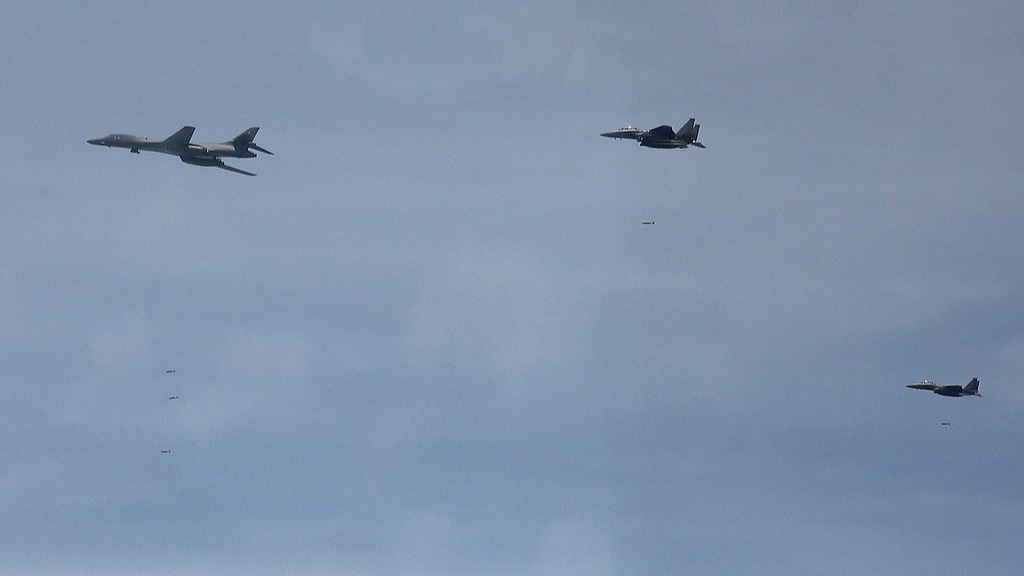 US Air Force B-1B bomber and ROK's fighter jets F-15K fly over the Korean Peninsula during the joint aerial drills between ROK and the United States, ROK, June 5, 2024. /VCG