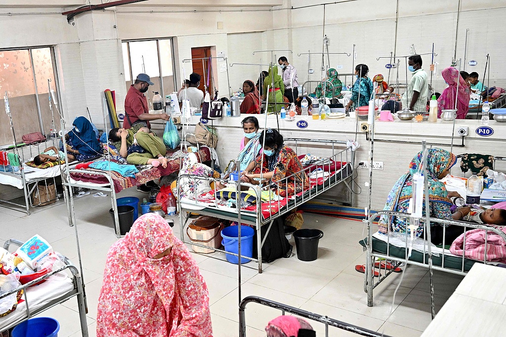 Children diagnosed with measles receive treatment in a pediatric ward at the Bangladesh Shishu Hospital in Dhaka on April 7, 2026. /CFP
