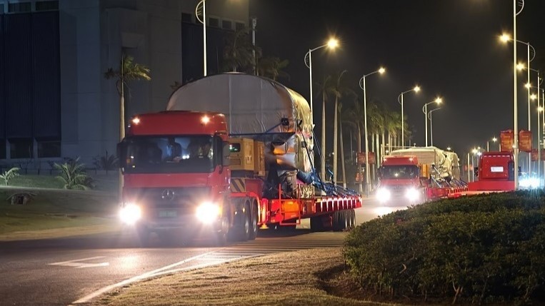 Transporting parts of China's Chang'e-7 lunar probe. /CMG