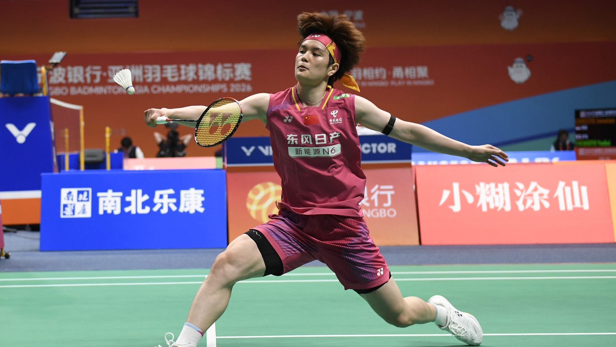 China's Wang Zhiyi hits a shot against India's P.V. Sindhu in a women's singles round of 16 match at the Badminton Asia Championships in Ningbo, east China's Zhejiang Province, April 9, 2026. /VCG