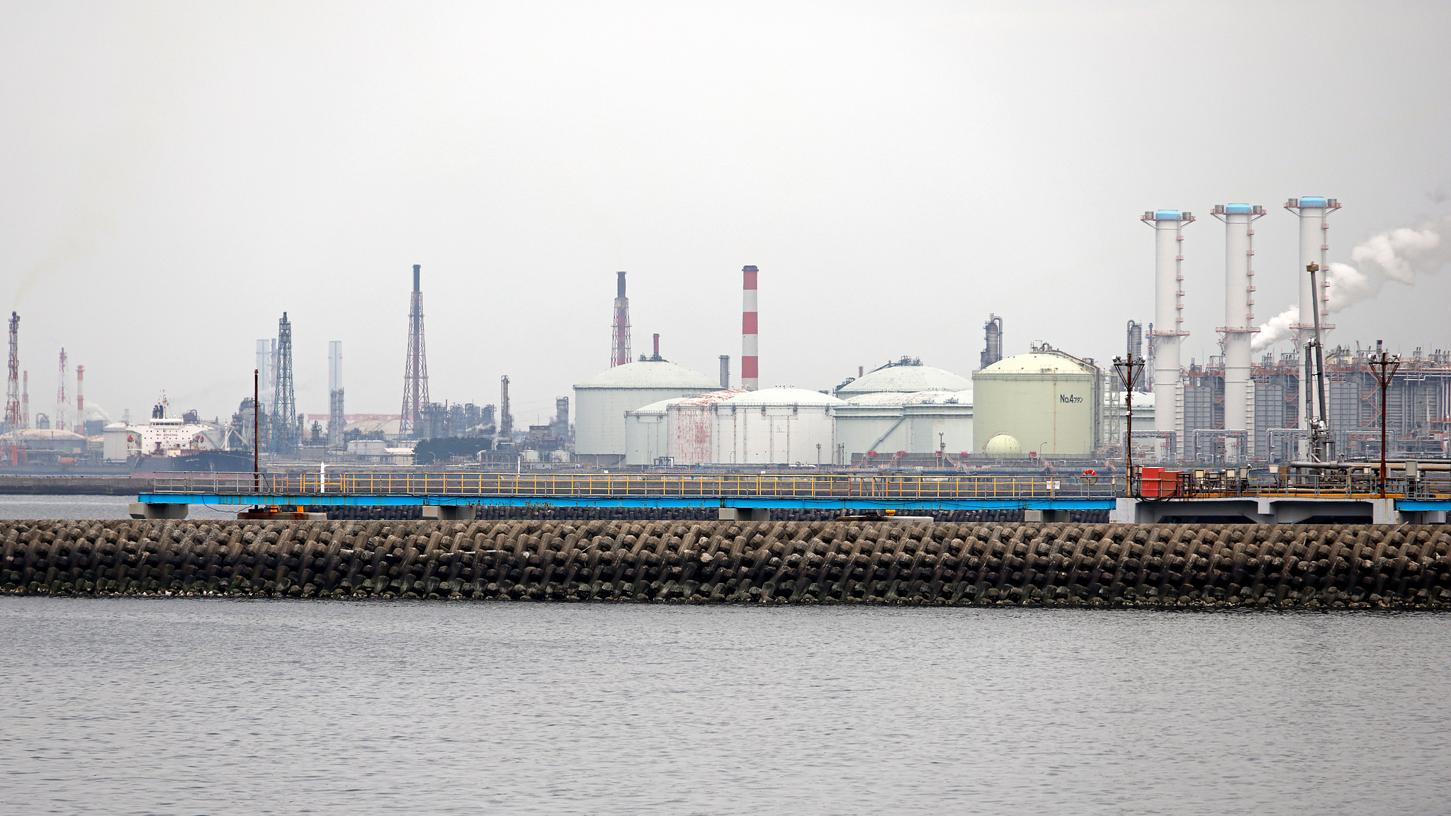 Japan plans to release extra 20 days' oil reserves from May