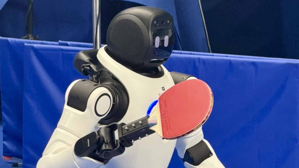 Chinese table tennis legend and US guests rally with humanoid robot