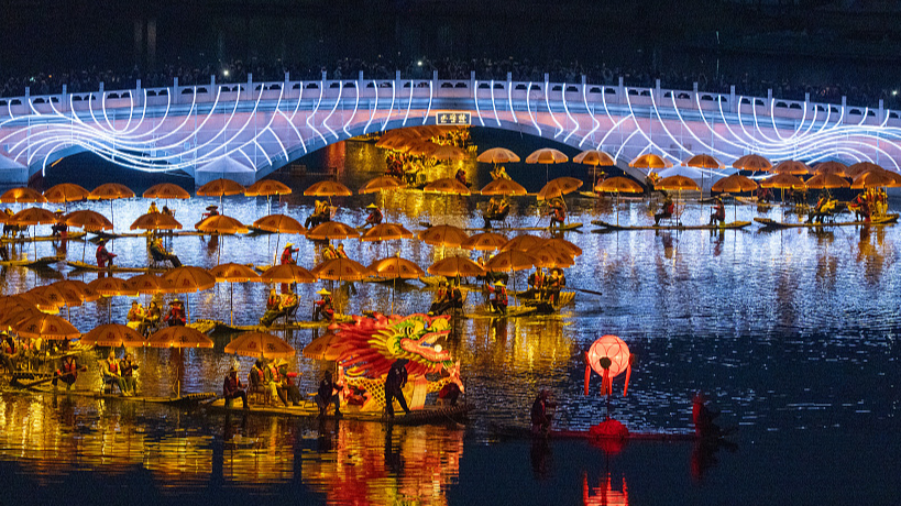 Guangxi Yangshuo's Golden Dragon Parade makes its debut in Beijing