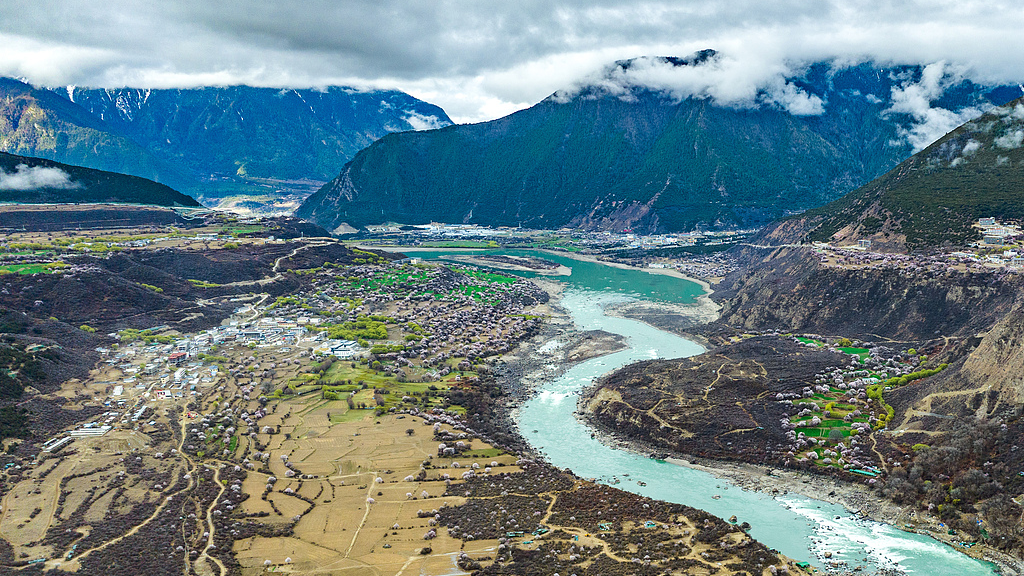 Chinese vice premier urges Yajiang Group to improve management