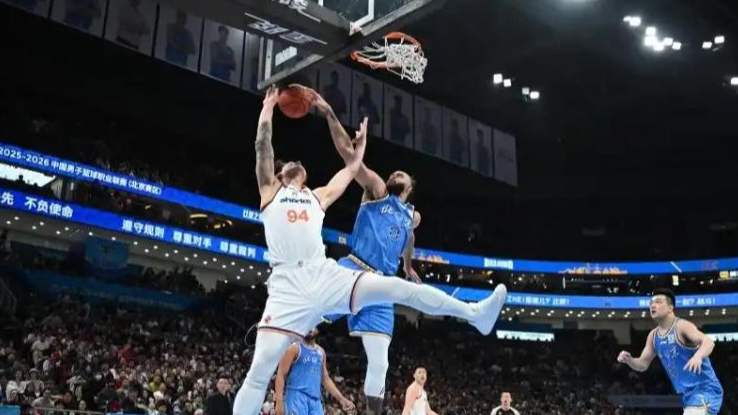 Kyle Fogg leads Shanghai Sharks to victory over Beijing Ducks in CBA