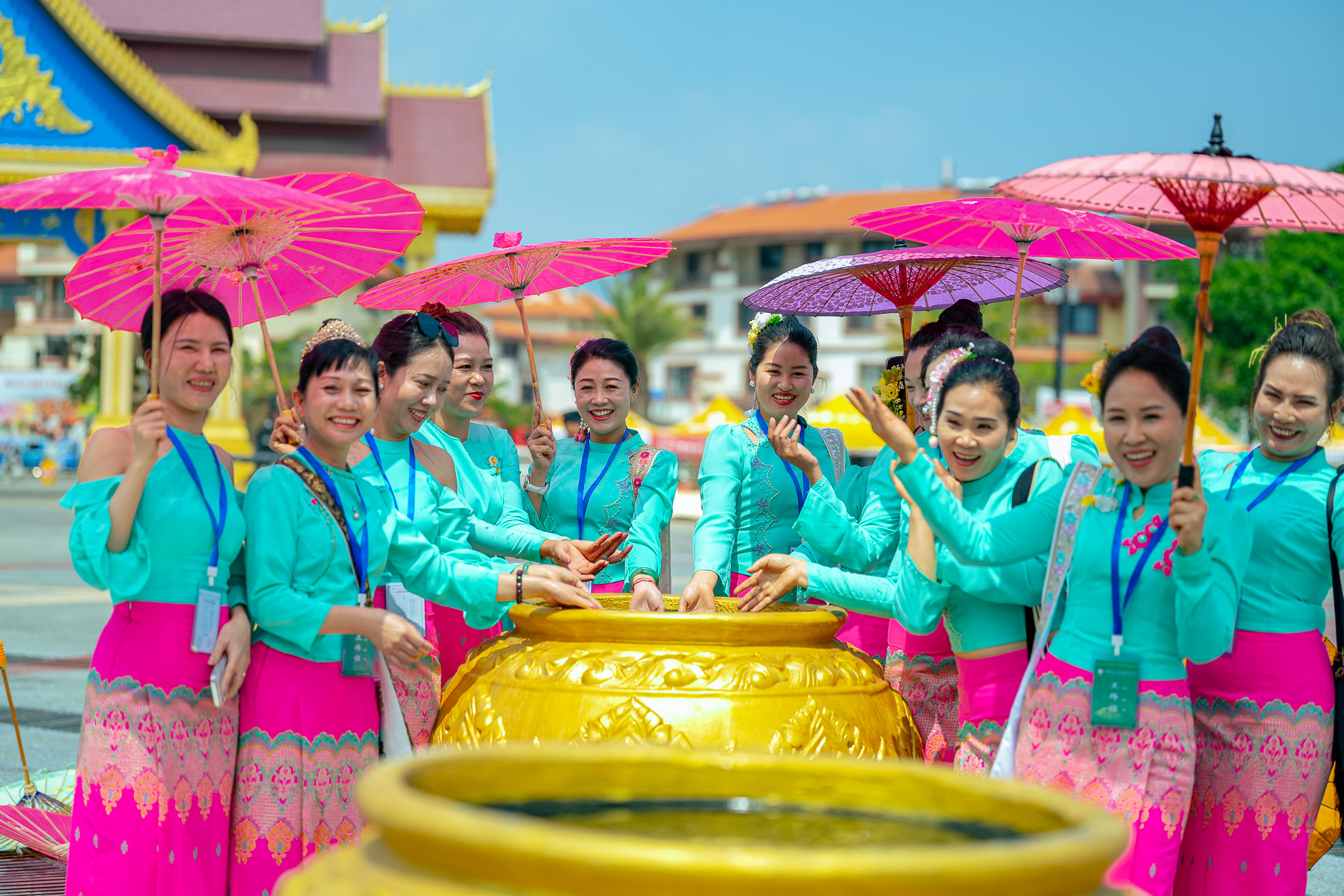 The annual Water-Splashing Festival gets into full swing in the border city of Ruili, southwest China's Yunnan Province. /Xu Jun