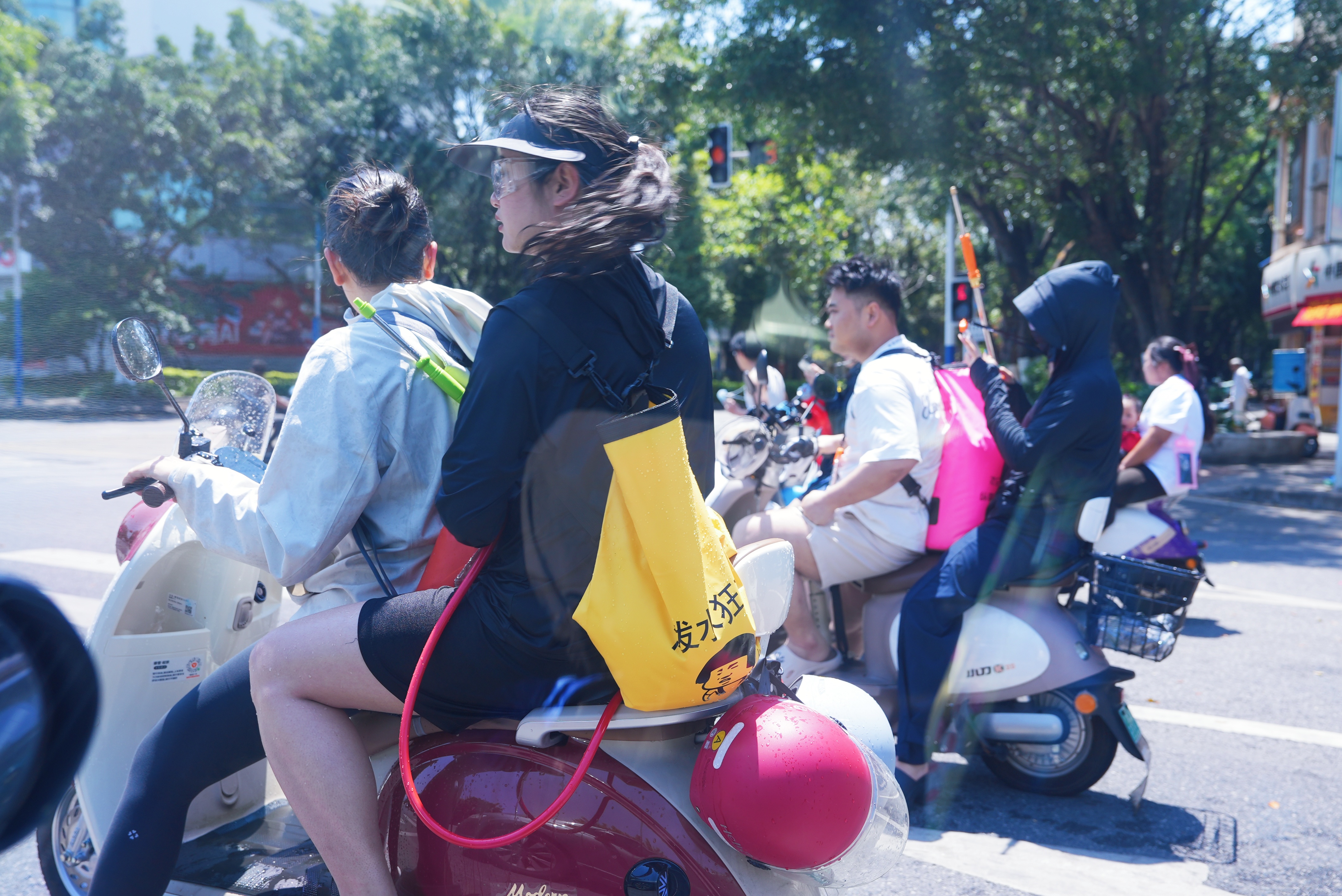 The annual Water-Splashing Festival gets into full swing in the border city of Ruili, southwest China's Yunnan Province. /Xu Jun