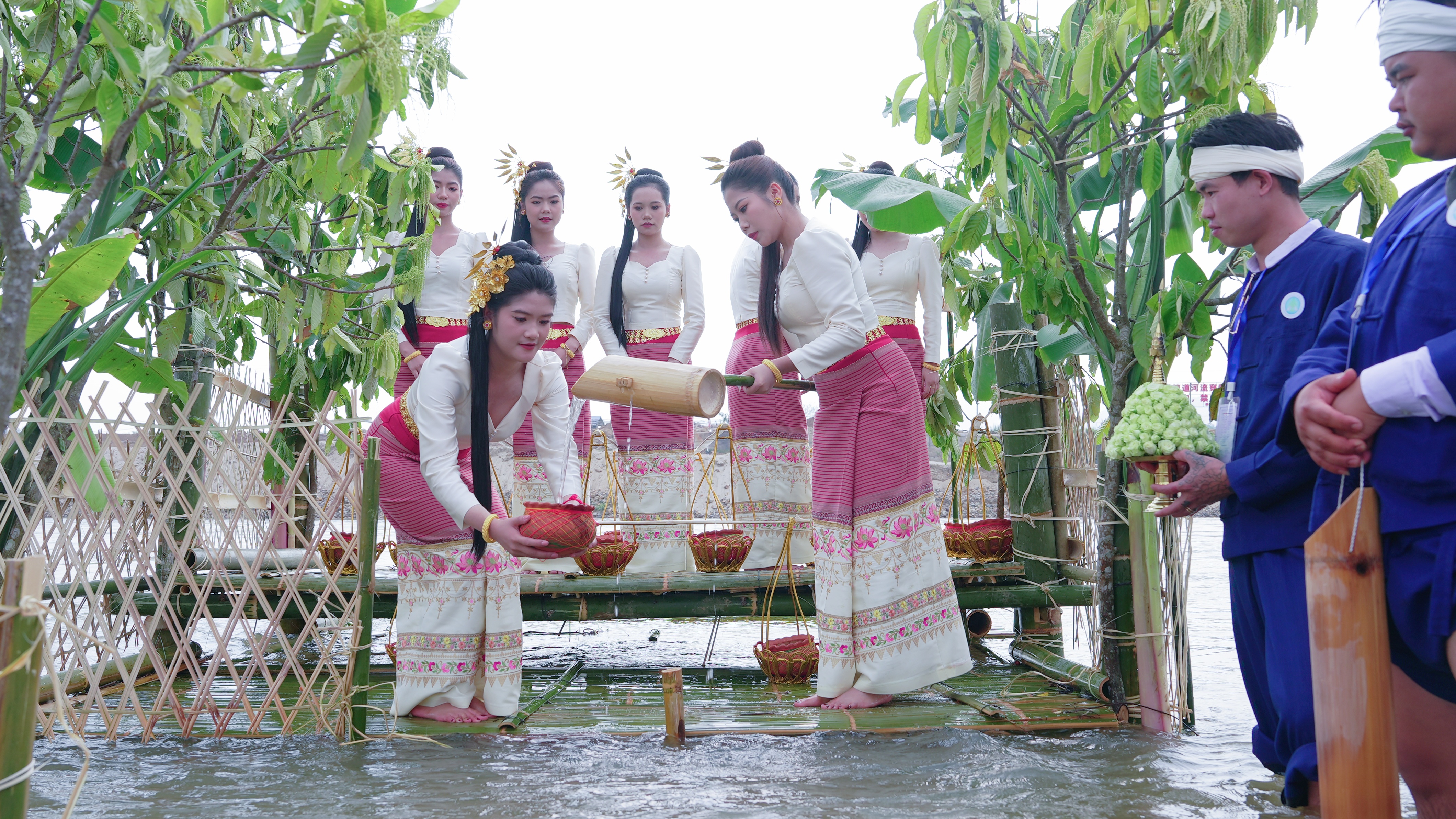 The annual Water-Splashing Festival gets into full swing in the border city of Ruili, southwest China's Yunnan Province. /Xu Jun